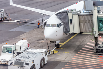 Passenger aircraft undertaking a routine refuel while passengers board through tunnel