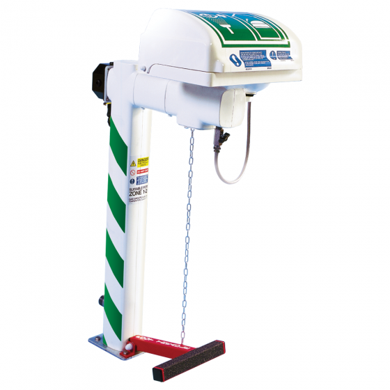Hughes pedestal mounted trace tape heated eye wash with ABS lid and integral handheld diffuser