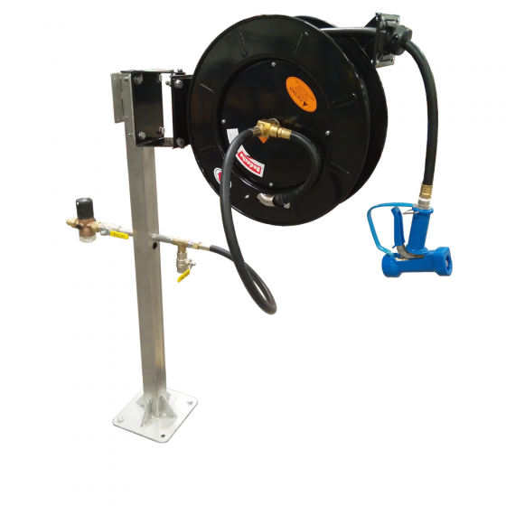 Pedestal mounted retractable hose reel